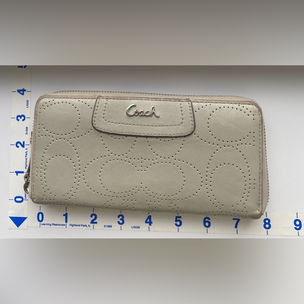 Vintage Coach Tan Wallet 🤍